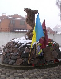 У Вишневому відбулося традиційне покладання квітів до пам'ятника воїнам-інтернаціоналістам