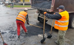 Ямковий ремонт доріг у Вишневому