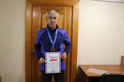 Вчитель фізкультури з Вишнівської ЗОШ №3 переміг у міжнародному півмарафоні